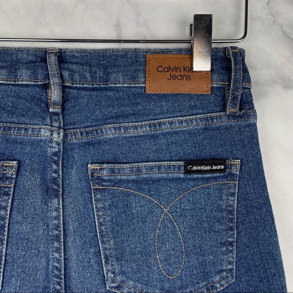 NWT Calvin Klein High-Rise Slim Straight Raw Hem Jeans Vintage Wash Retro 25 - Picture 6 of 9